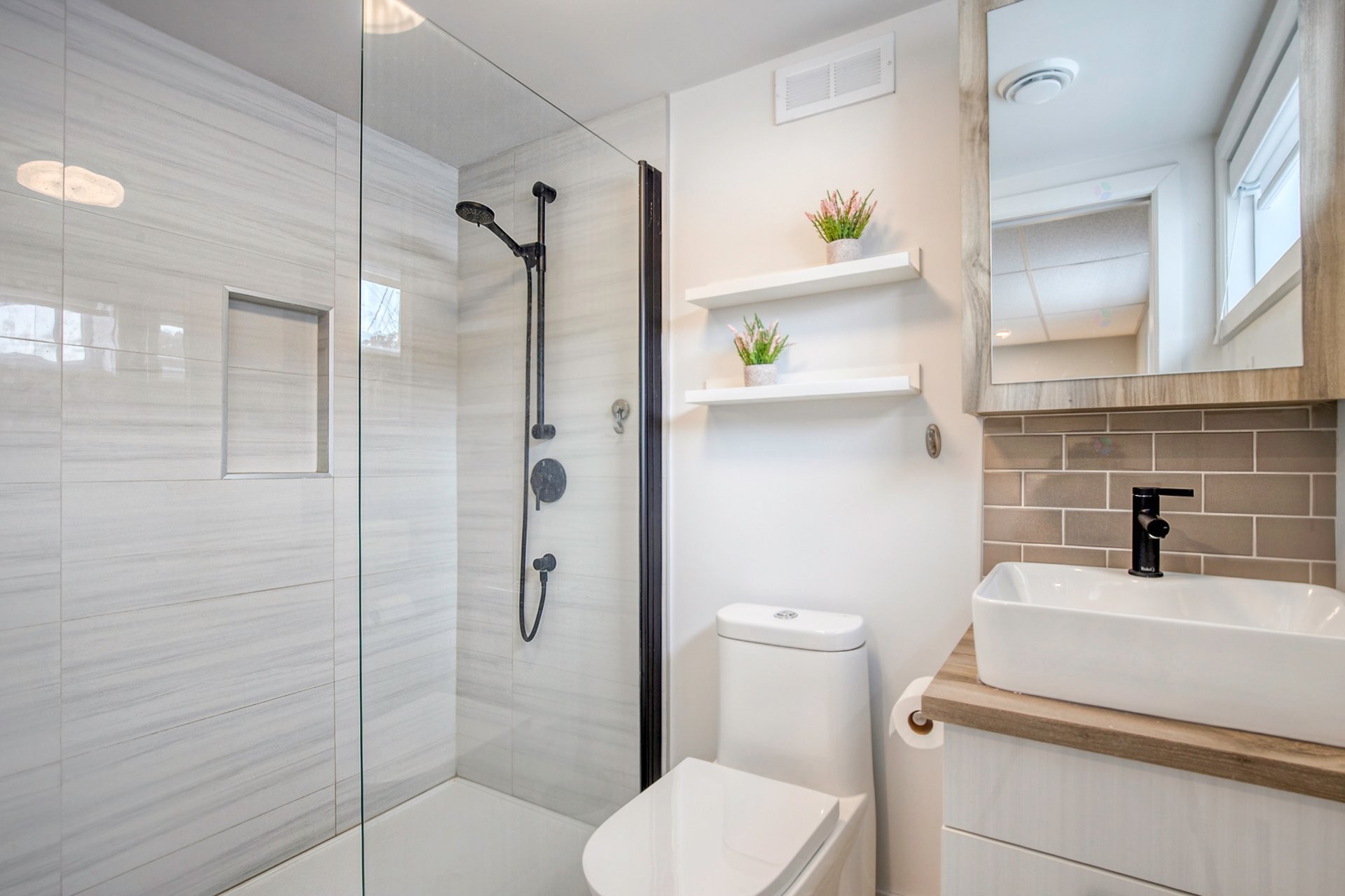 









1984


Rue La Corne

,
Saint-Bruno-de-Montarville,




QC
J3V4Z9

