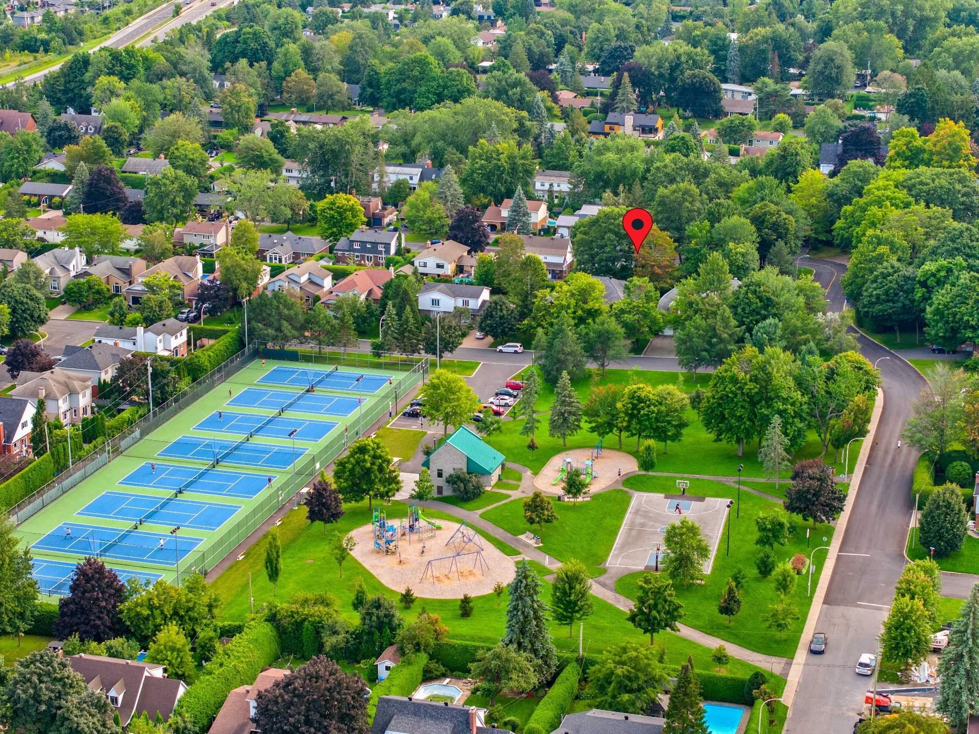 









1984


Rue La Corne

,
Saint-Bruno-de-Montarville,




QC
J3V4Z9

