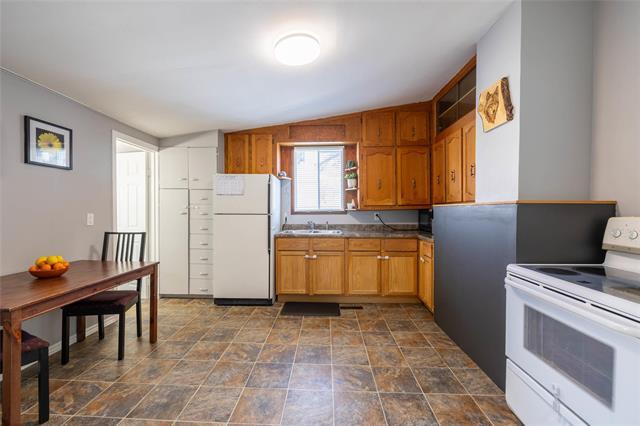 









6


King

ST,
Stony Mountain,




MB
R0C 3A0

