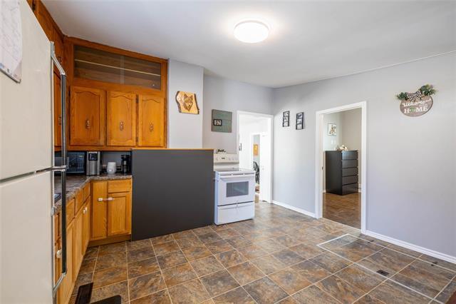 









6


King

ST,
Stony Mountain,




MB
R0C 3A0

