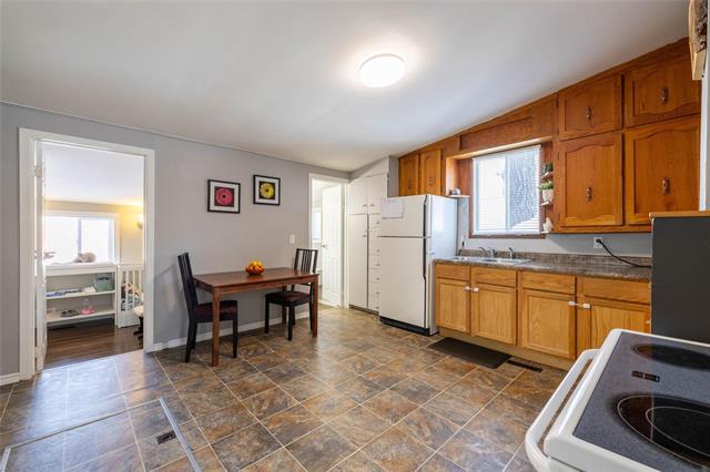 









6


King

ST,
Stony Mountain,




MB
R0C 3A0

