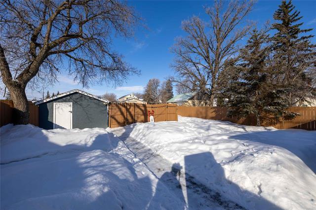 









6


King

ST,
Stony Mountain,




MB
R0C 3A0

