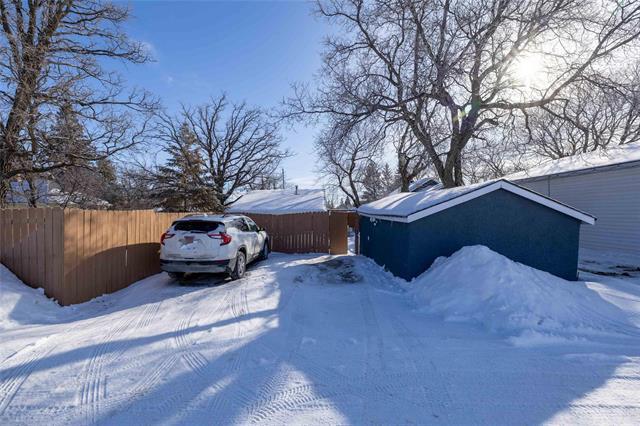 









6


King

ST,
Stony Mountain,




MB
R0C 3A0

