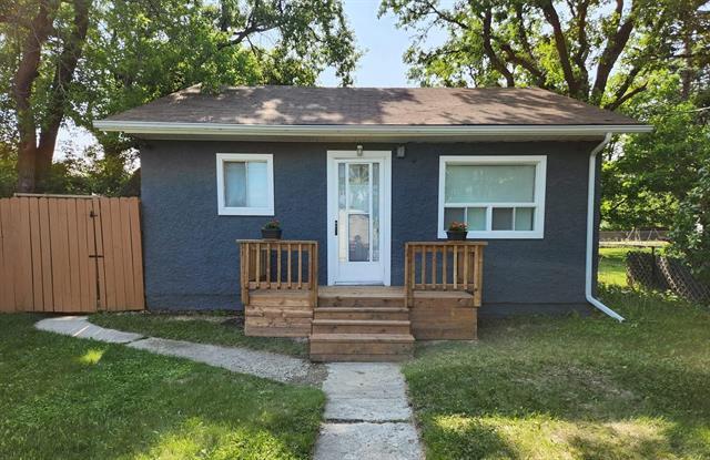 









6


King

ST,
Stony Mountain,




MB
R0C 3A0

