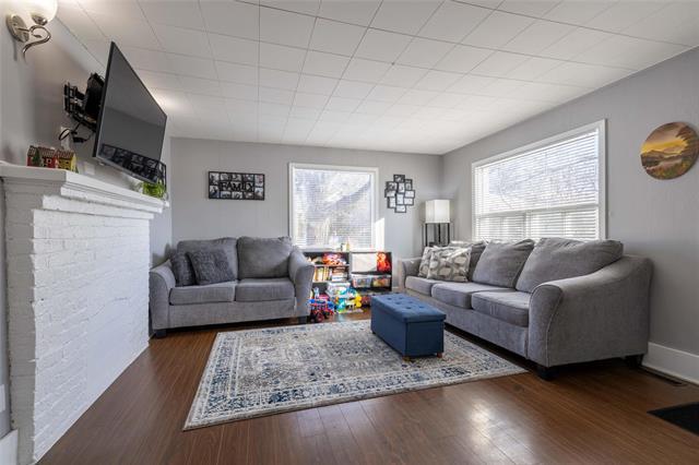 









6


King

ST,
Stony Mountain,




MB
R0C 3A0

