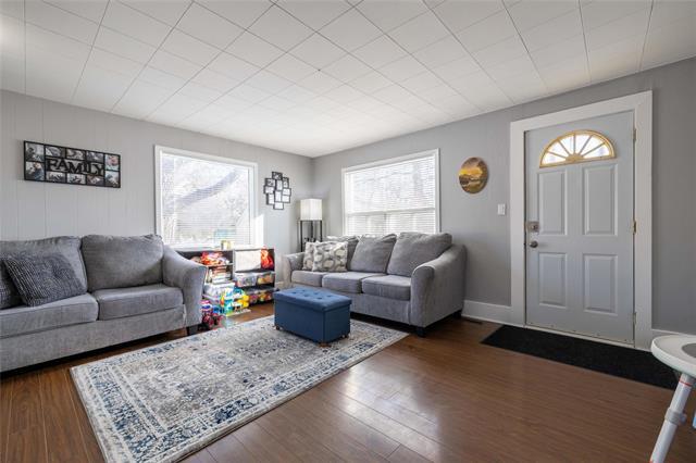 









6


King

ST,
Stony Mountain,




MB
R0C 3A0

