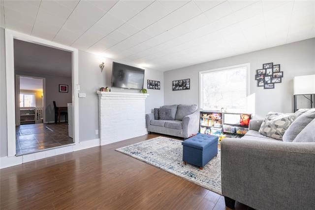 









6


King

ST,
Stony Mountain,




MB
R0C 3A0

