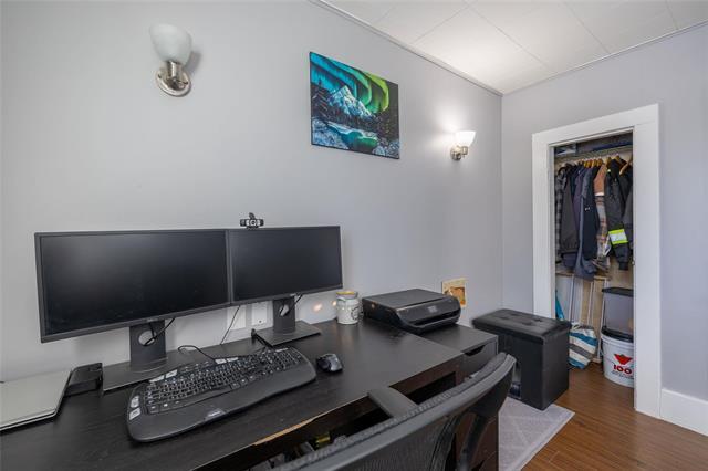 









6


King

ST,
Stony Mountain,




MB
R0C 3A0

