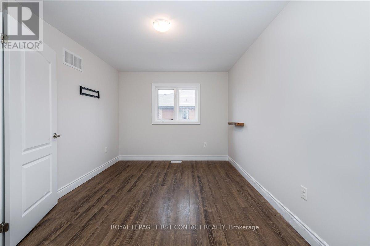 












4 - 35 MADELAINE DRIVE

,
Barrie,




Ontario
L9J0G8

