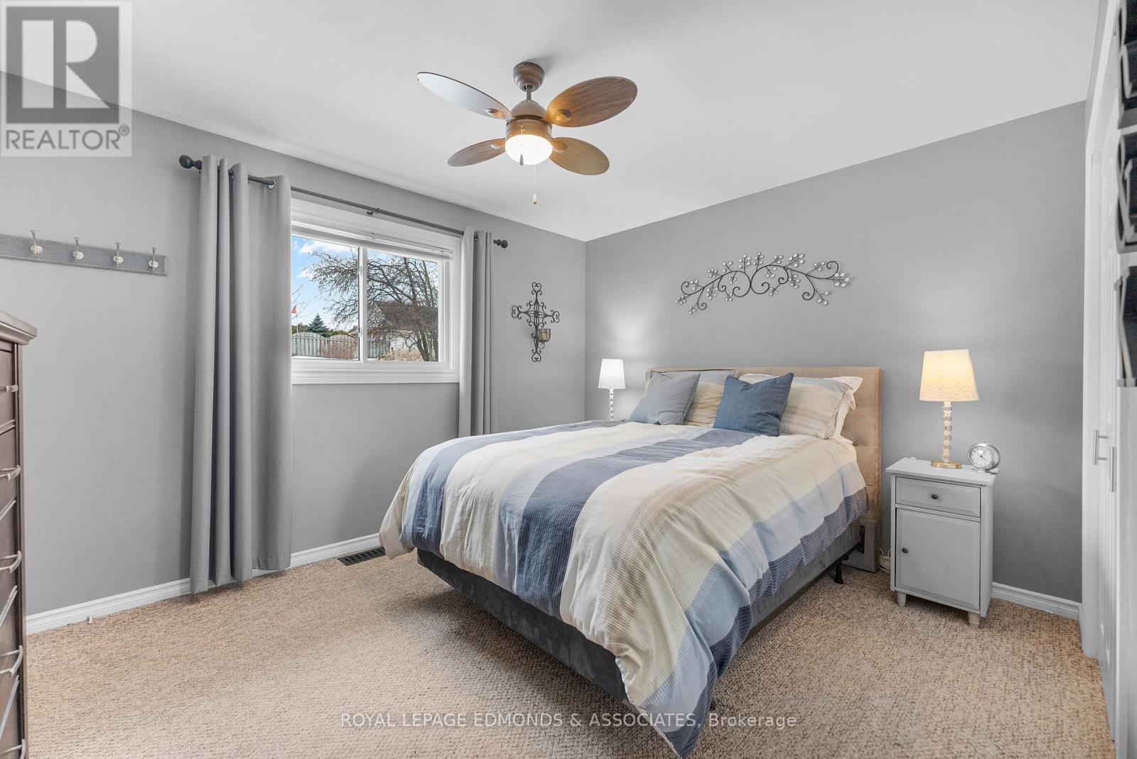 












94 OAK STREET W

,
Laurentian Valley,




Ontario
K8A7R3

