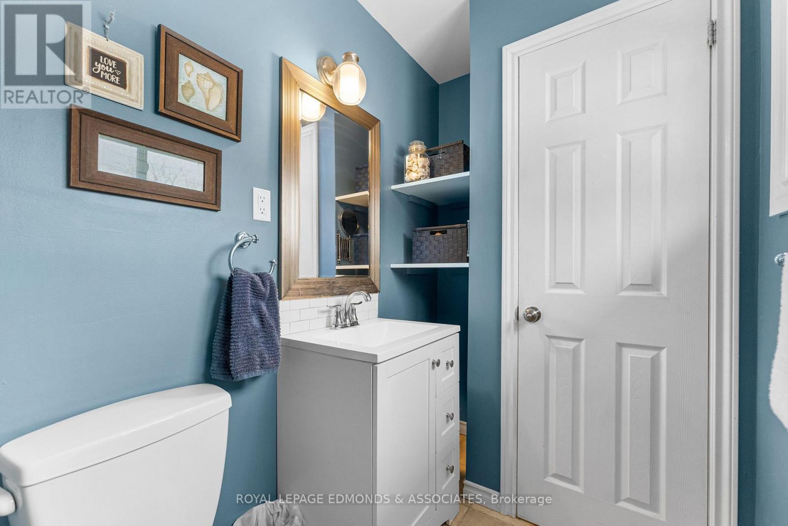 












94 OAK STREET W

,
Laurentian Valley,




Ontario
K8A7R3

