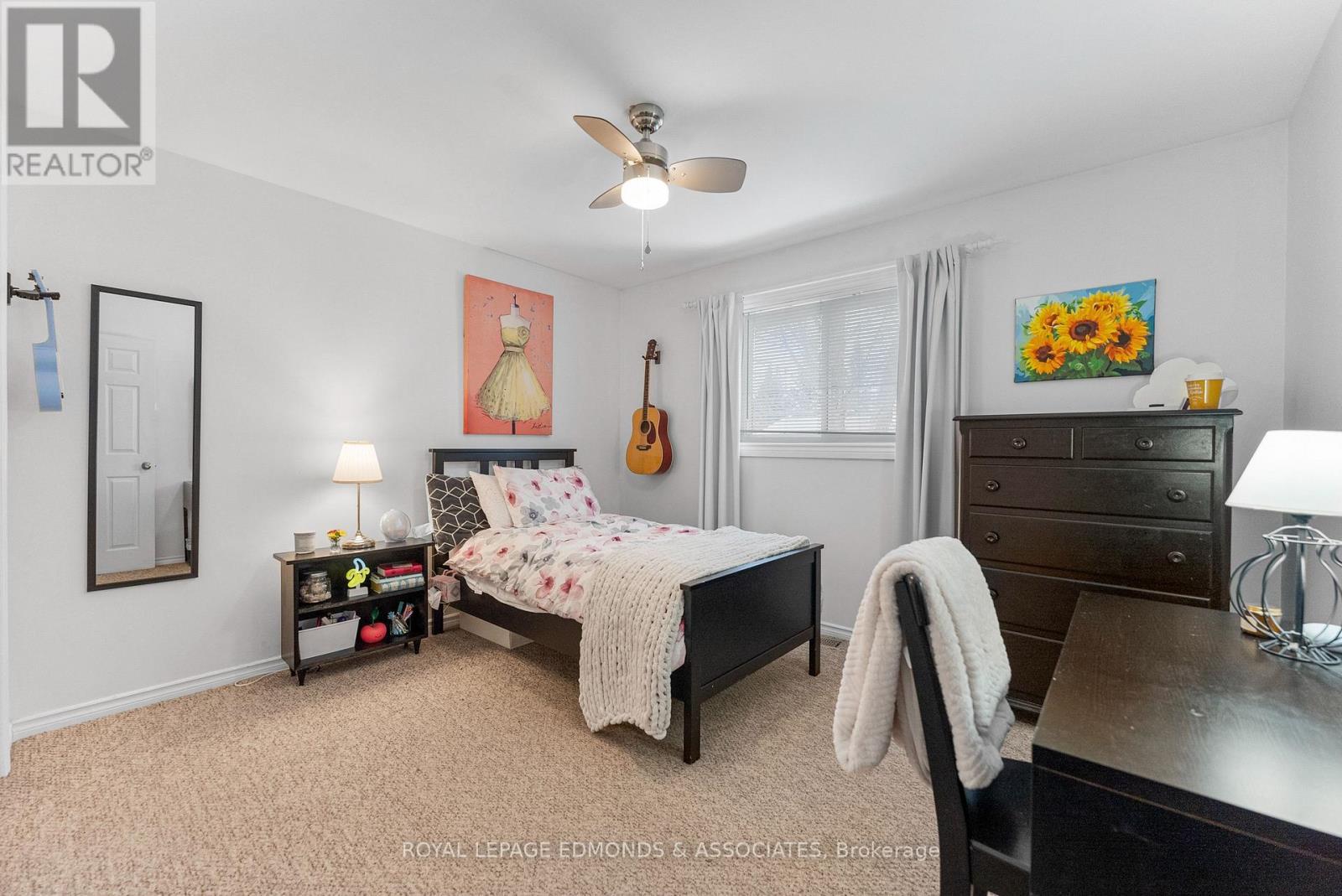 












94 OAK STREET W

,
Laurentian Valley,




Ontario
K8A7R3

