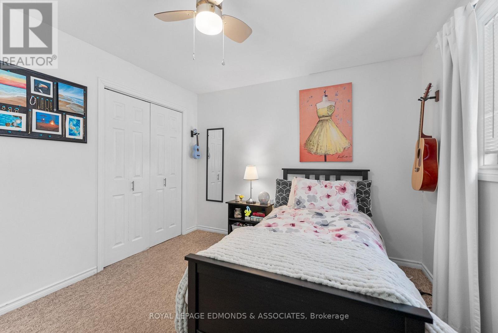 












94 OAK STREET W

,
Laurentian Valley,




Ontario
K8A7R3

