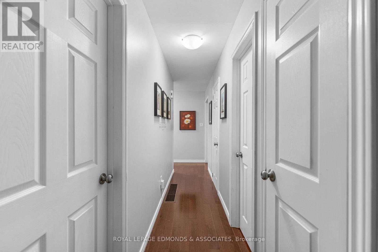 












94 OAK STREET W

,
Laurentian Valley,




Ontario
K8A7R3

