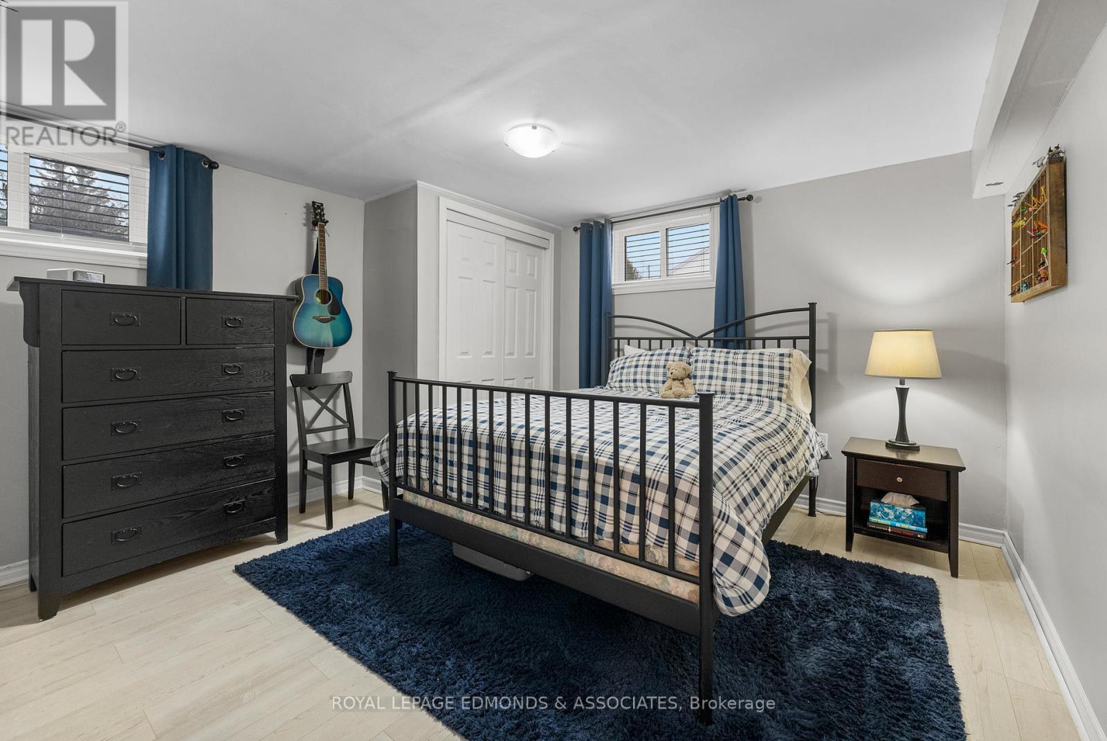 












94 OAK STREET W

,
Laurentian Valley,




Ontario
K8A7R3

