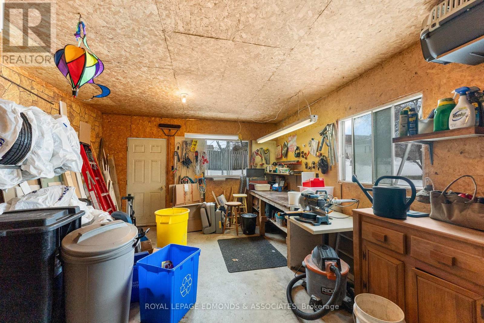 












94 OAK STREET W

,
Laurentian Valley,




Ontario
K8A7R3

