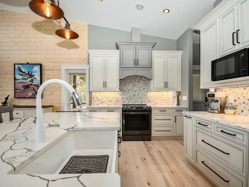 












1907 Highway 329

,
Hubbards,




NS
B0J 1T0

