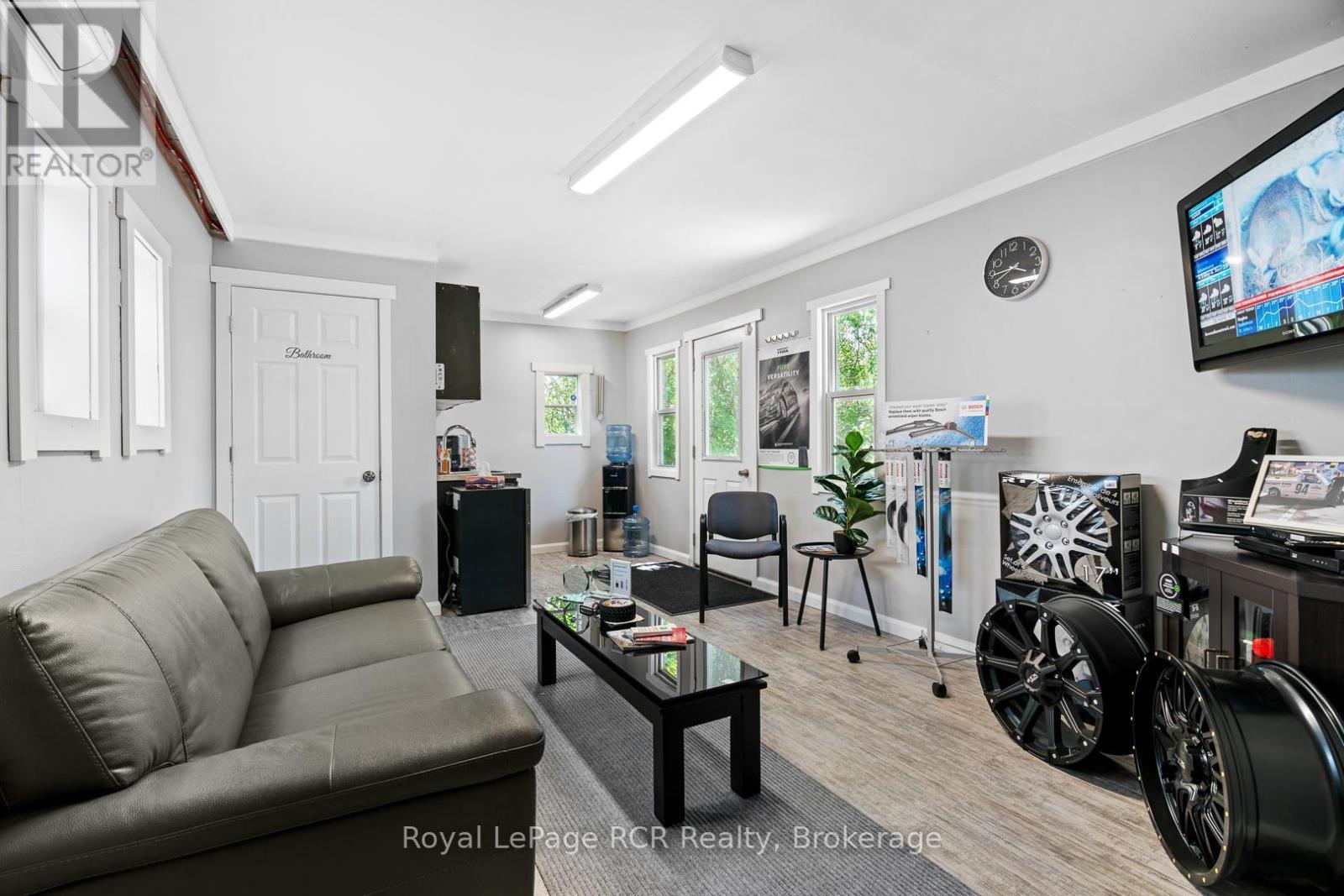 












302769 DOUGLAS STREET

,
West Grey,




Ontario
N0G1R0

