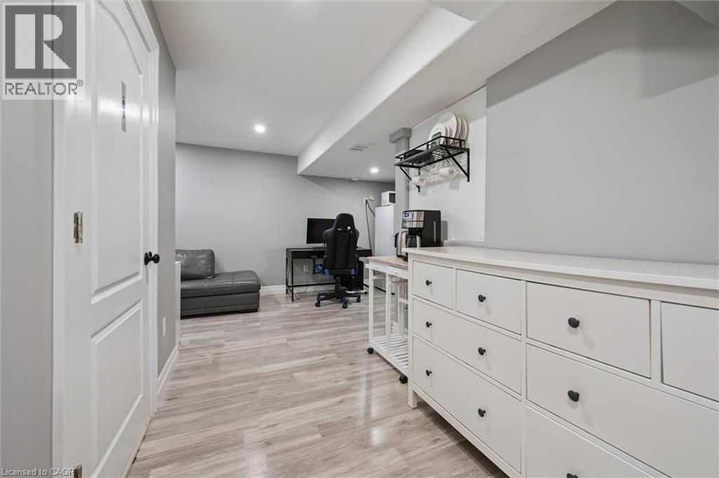 












75 WOODBERRY Crescent

,
Elmira,




Ontario
N3B0C5

