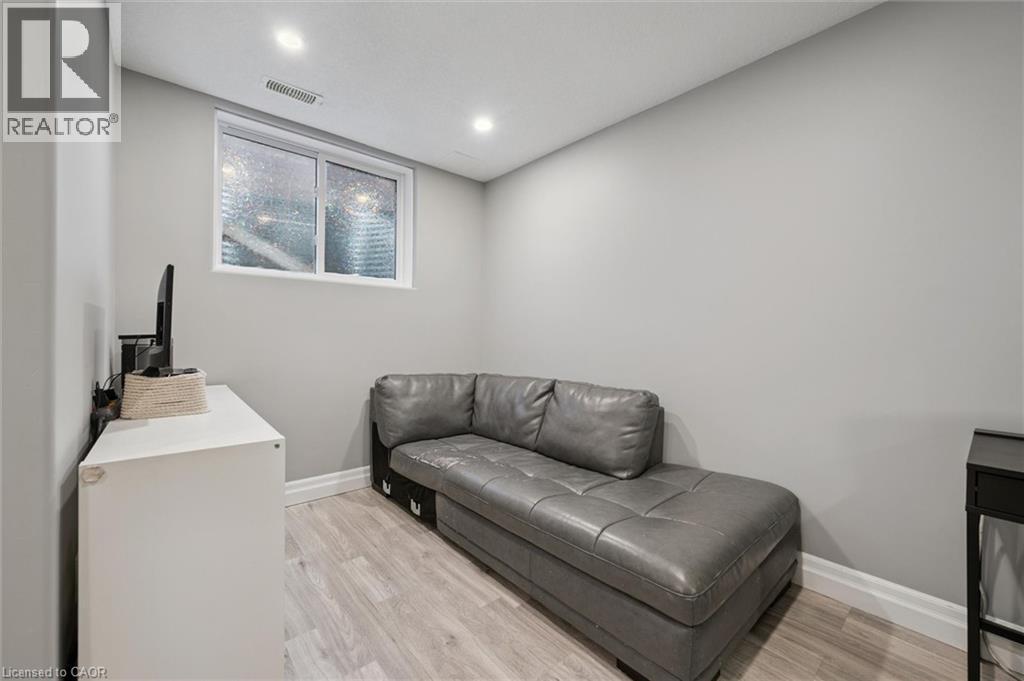 












75 WOODBERRY Crescent

,
Elmira,




Ontario
N3B0C5

