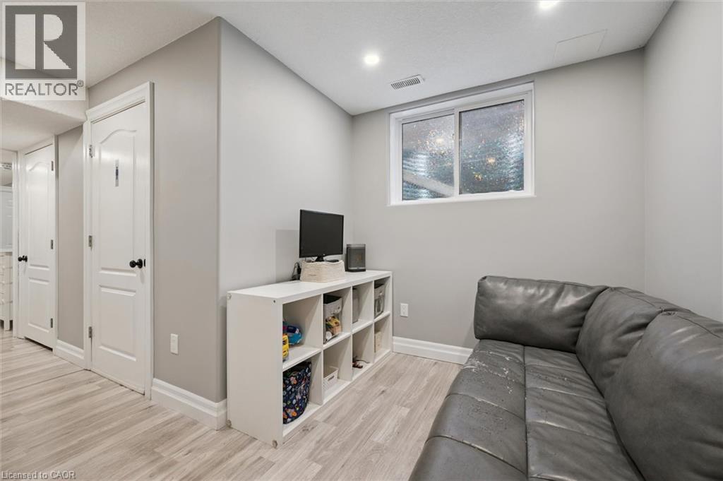 












75 WOODBERRY Crescent

,
Elmira,




Ontario
N3B0C5

