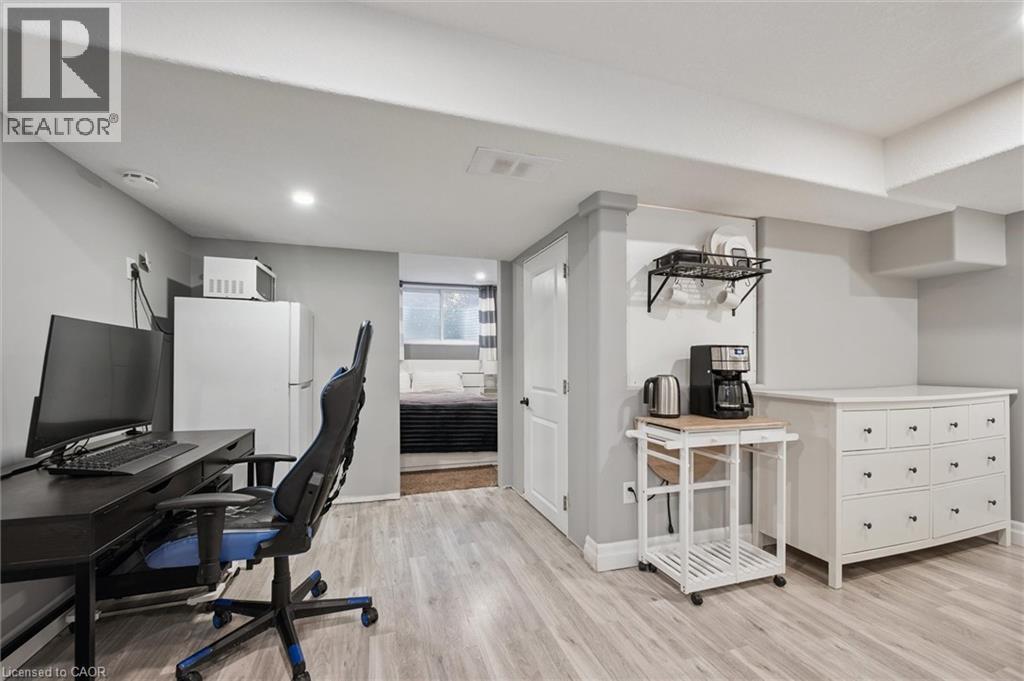 












75 WOODBERRY Crescent

,
Elmira,




Ontario
N3B0C5

