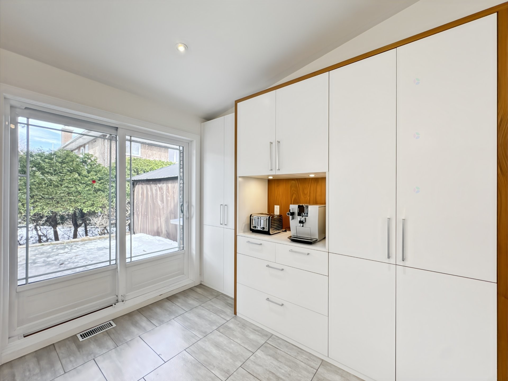 









590


Av. Townshend

,
Saint-Lambert,




QC
J4R1M5

