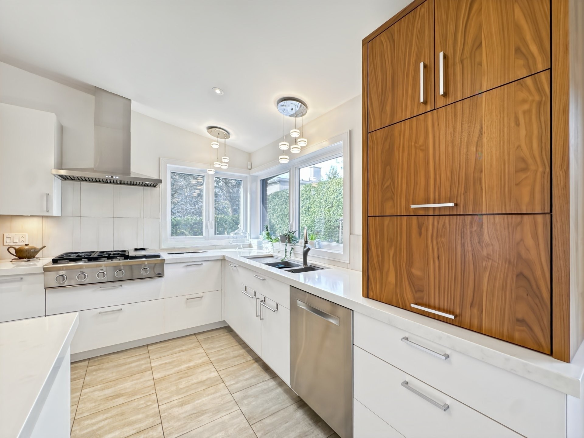 









590


Av. Townshend

,
Saint-Lambert,




QC
J4R1M5

