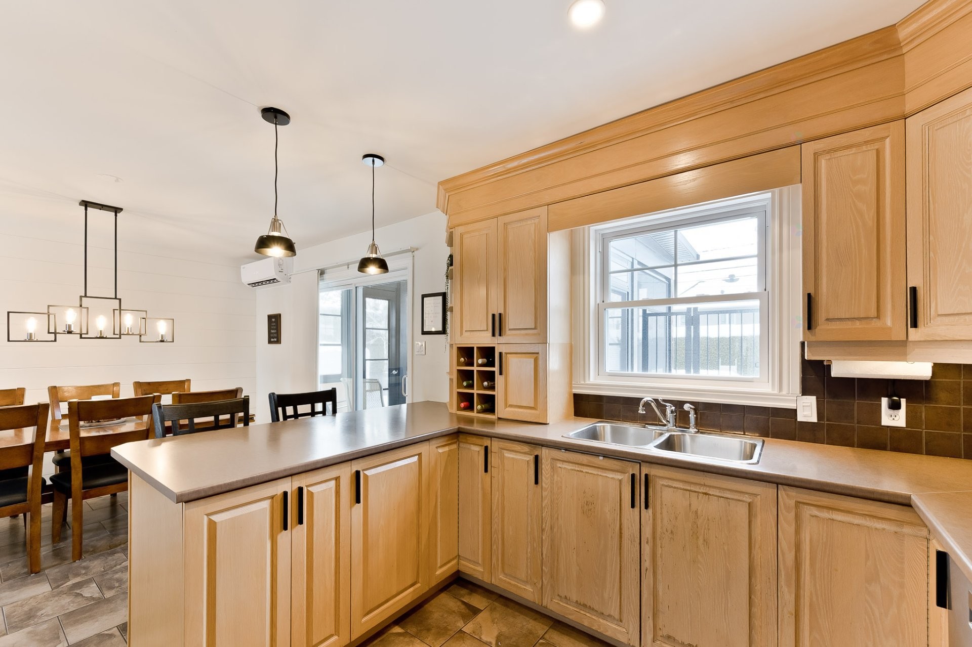 









297


Rue des Saphirs

,
Sherbrooke (Fleurimont),




QC
J1G5C5

