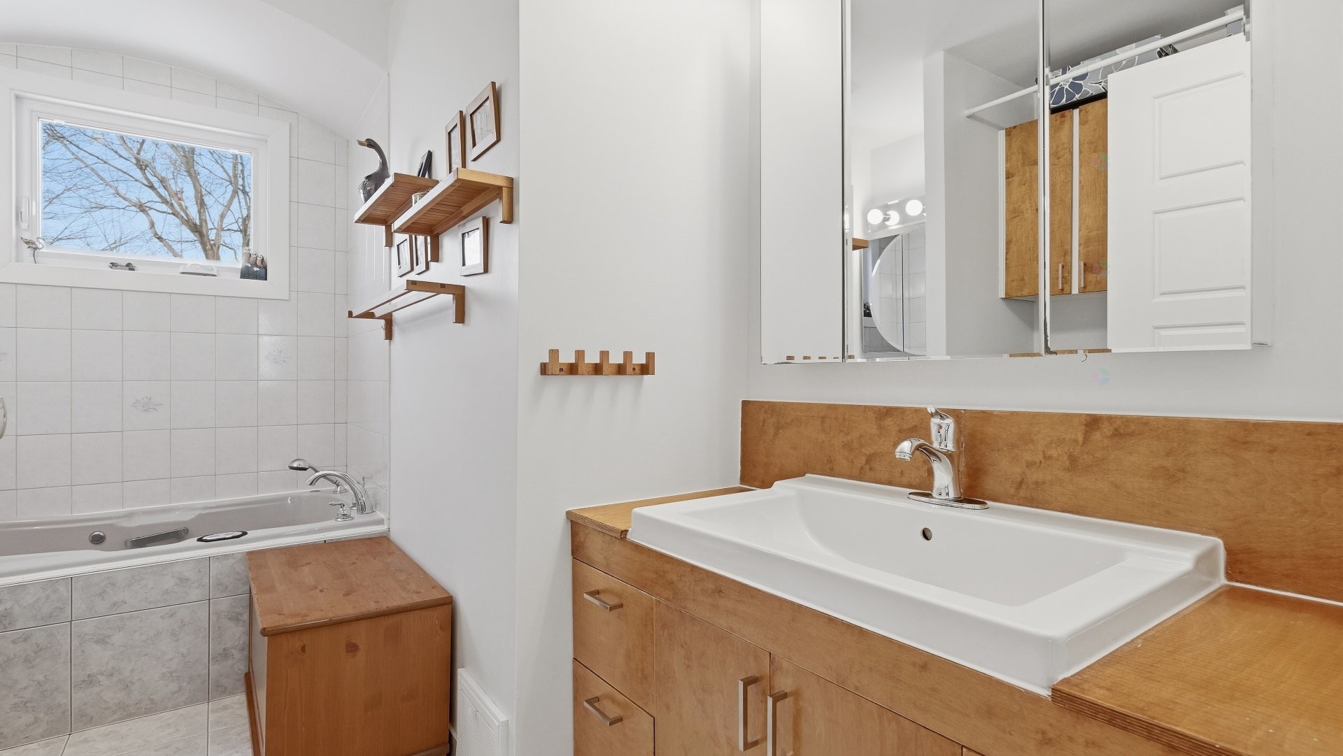 









7515


Rue Trudeau

,
Brossard,




QC
J4W2N5

