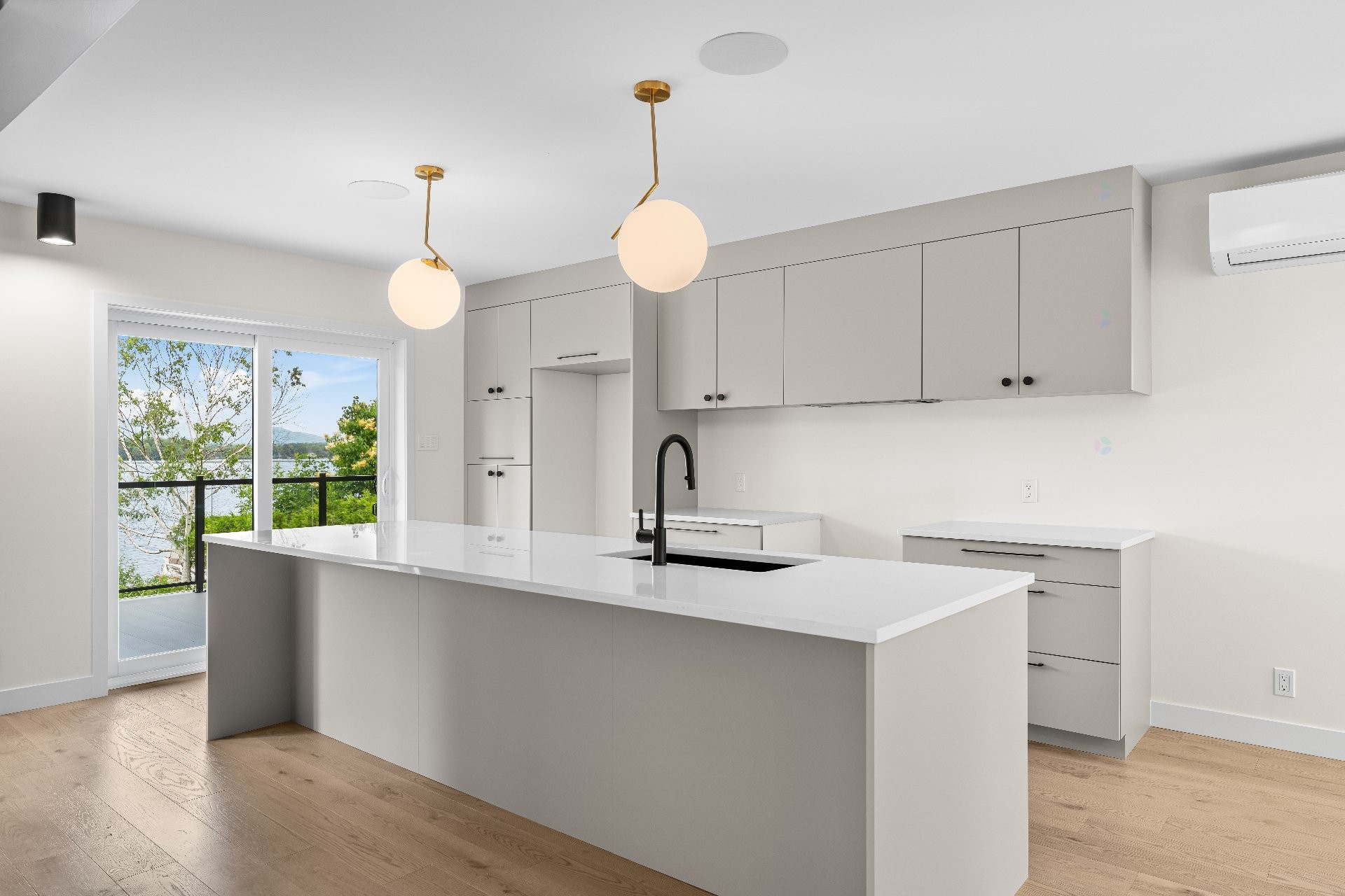 









185


Rue du Val-Joli

,
Sainte-Catherine-de-Hatley,




QC
J0B1W0

