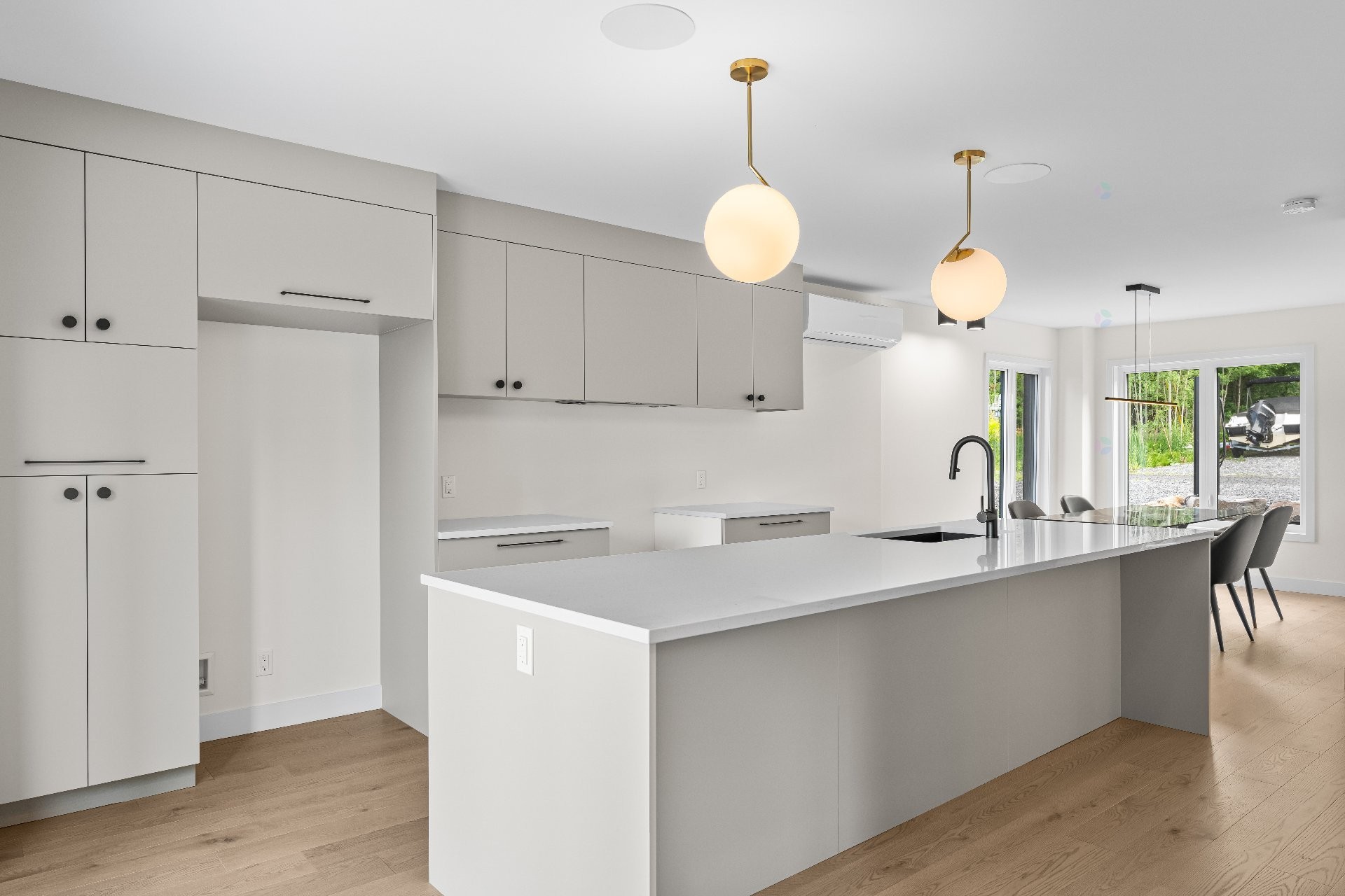 









185


Rue du Val-Joli

,
Sainte-Catherine-de-Hatley,




QC
J0B1W0

