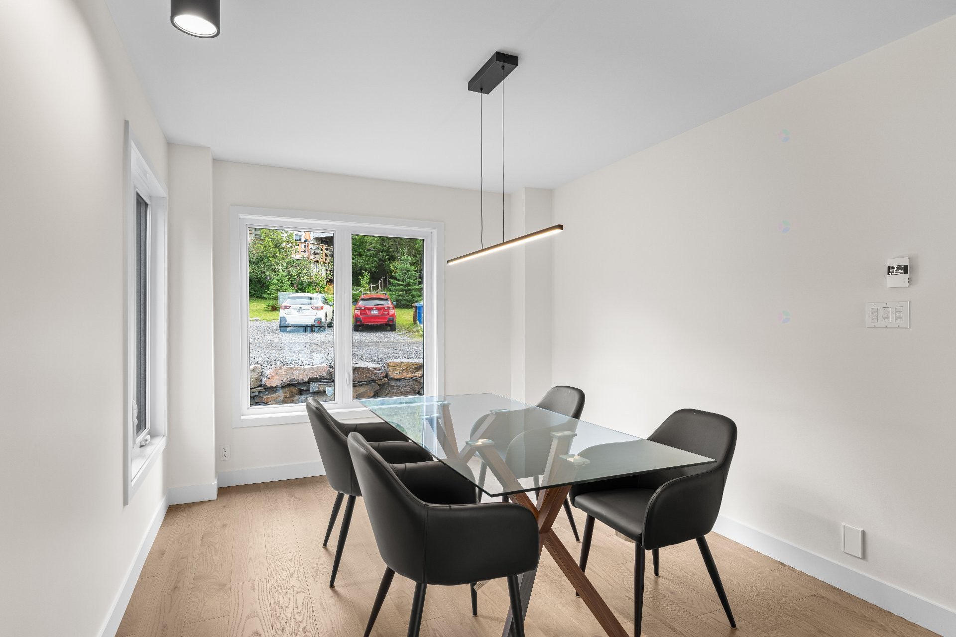









185


Rue du Val-Joli

,
Sainte-Catherine-de-Hatley,




QC
J0B1W0

