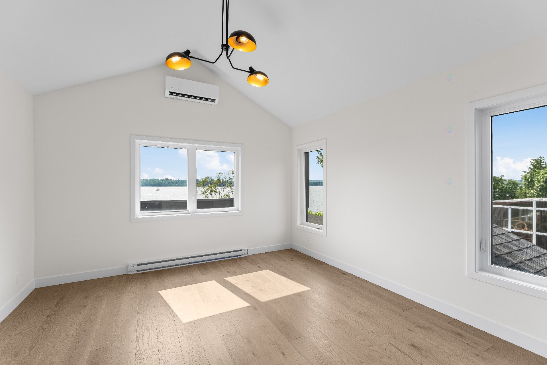









185


Rue du Val-Joli

,
Sainte-Catherine-de-Hatley,




QC
J0B1W0

