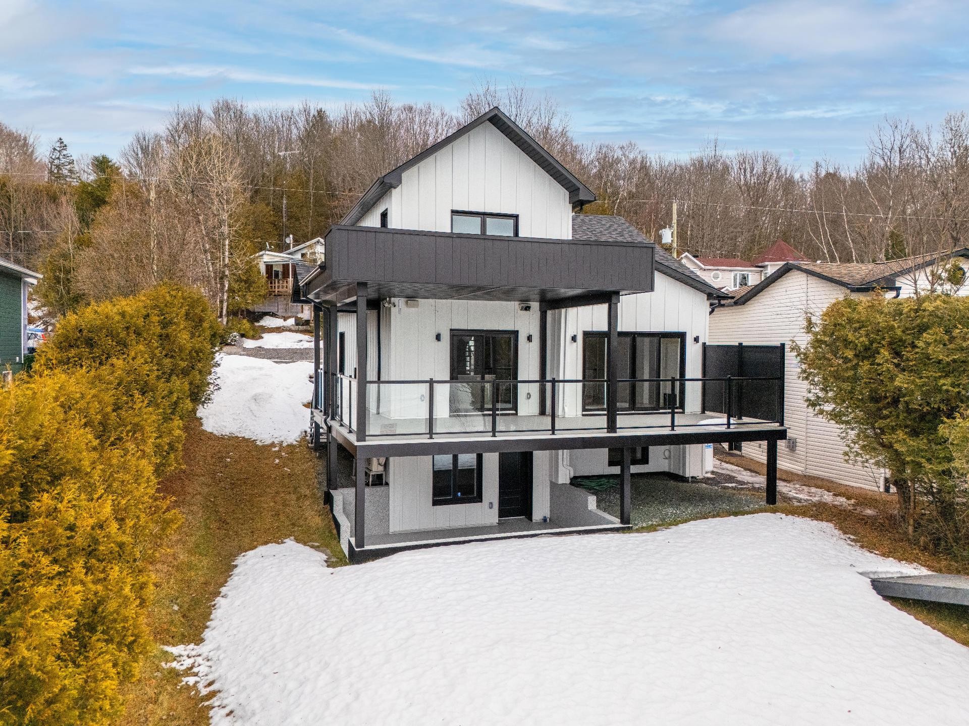 









185


Rue du Val-Joli

,
Sainte-Catherine-de-Hatley,




QC
J0B1W0

