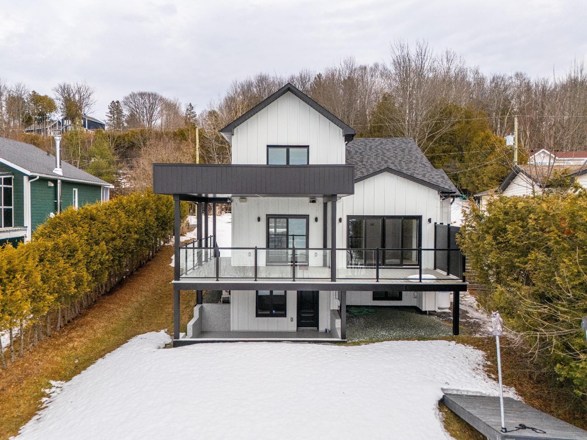 









185


Rue du Val-Joli

,
Sainte-Catherine-de-Hatley,




QC
J0B1W0

