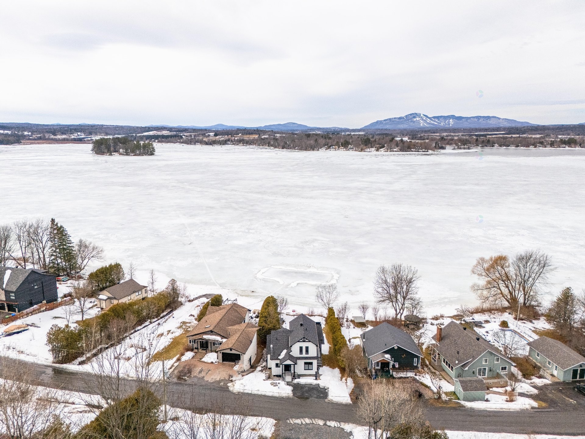 









185


Rue du Val-Joli

,
Sainte-Catherine-de-Hatley,




QC
J0B1W0

