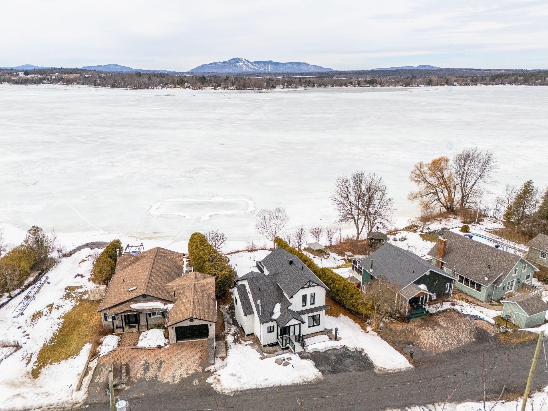 









185


Rue du Val-Joli

,
Sainte-Catherine-de-Hatley,




QC
J0B1W0

