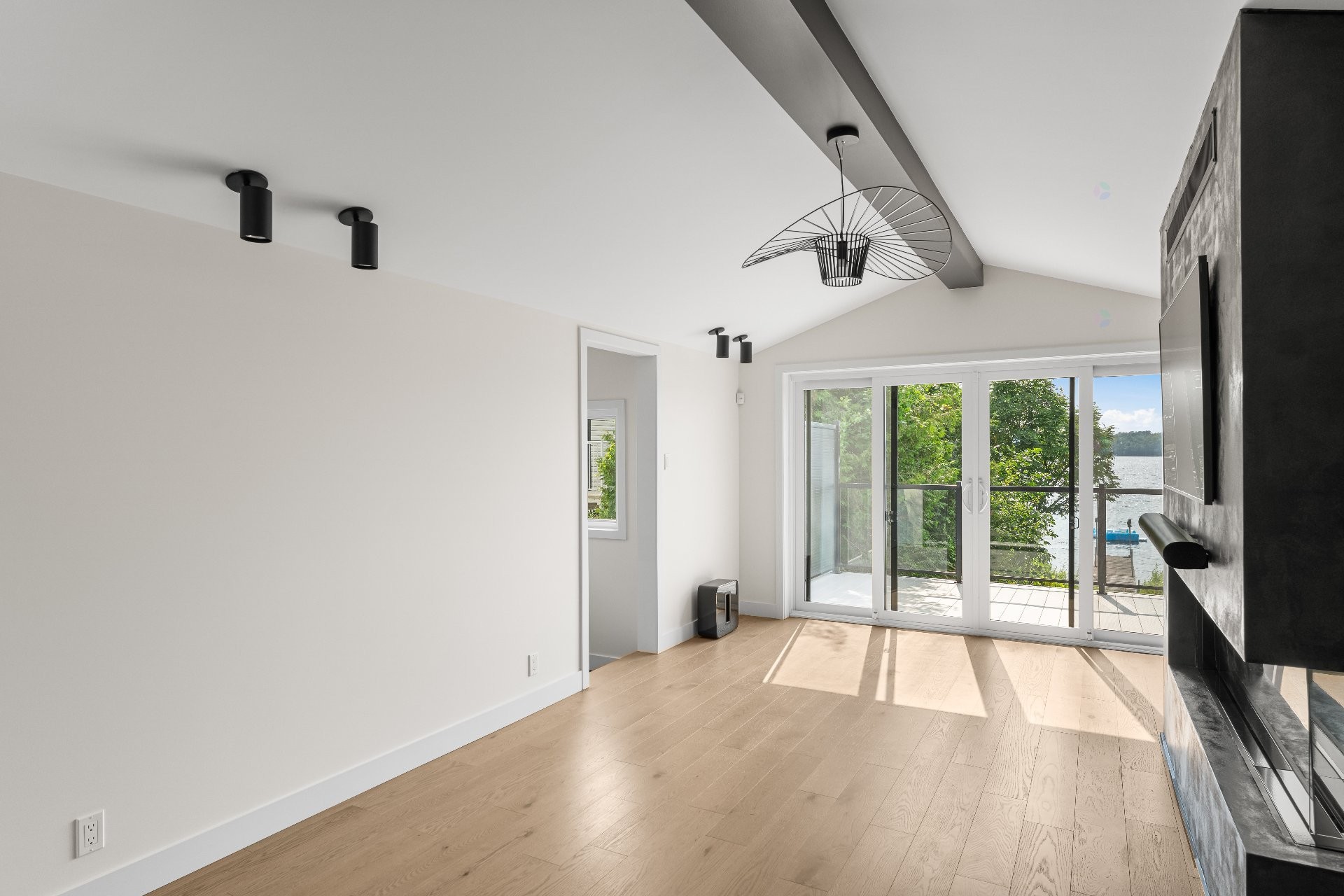 









185


Rue du Val-Joli

,
Sainte-Catherine-de-Hatley,




QC
J0B1W0

