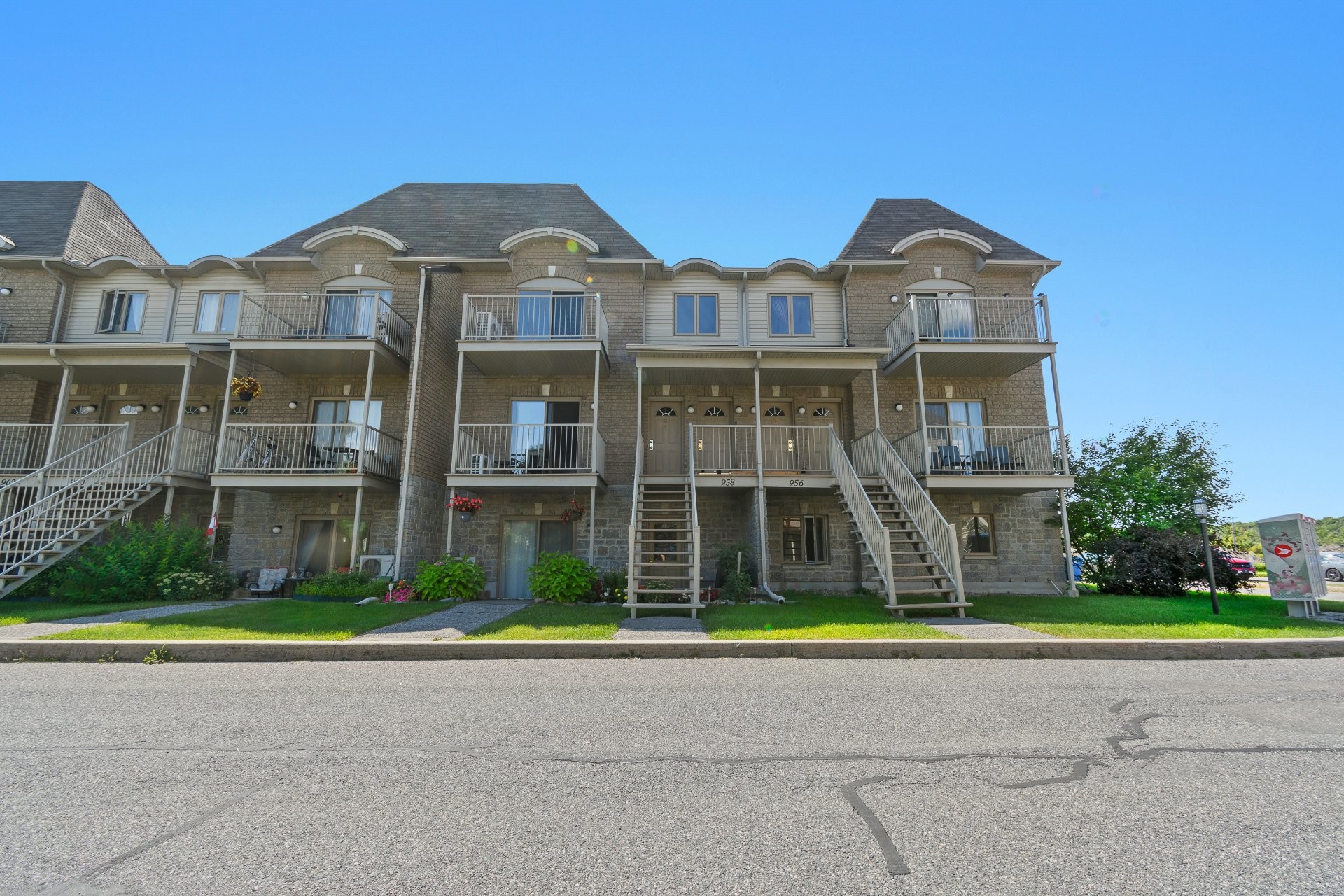 









958


Boul. du Plateau

, 3,
Gatineau (Aylmer),




QC
J9J0B9

