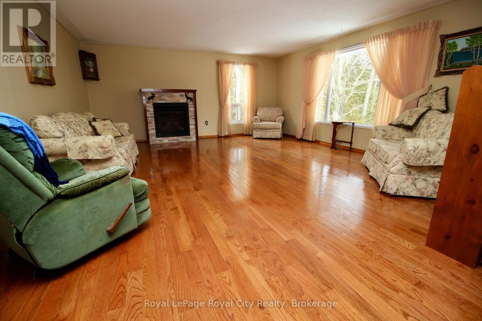 












3527 6 HIGHWAY

,
Northern Bruce Peninsula,




Ontario
N0H1W0

