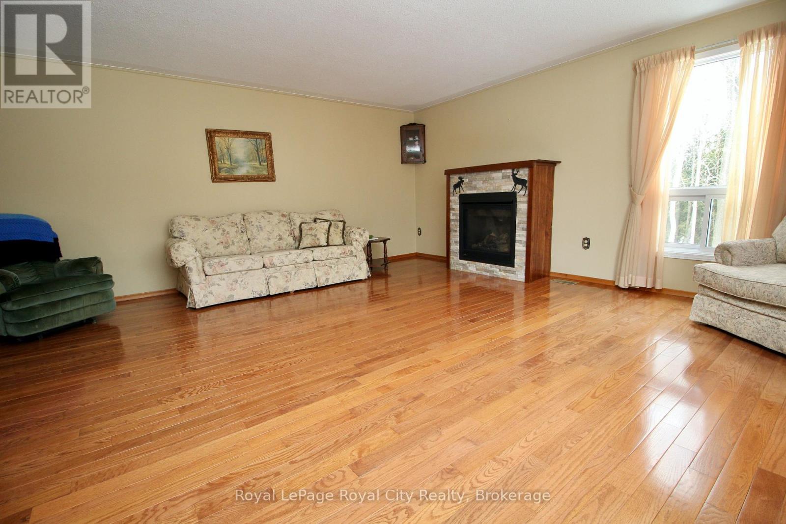 












3527 6 HIGHWAY

,
Northern Bruce Peninsula,




Ontario
N0H1W0

