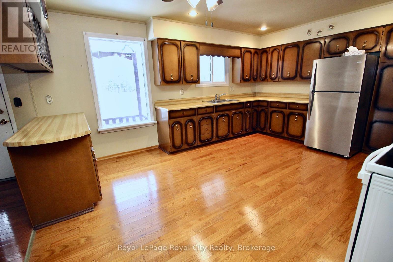 












3527 6 HIGHWAY

,
Northern Bruce Peninsula,




Ontario
N0H1W0

