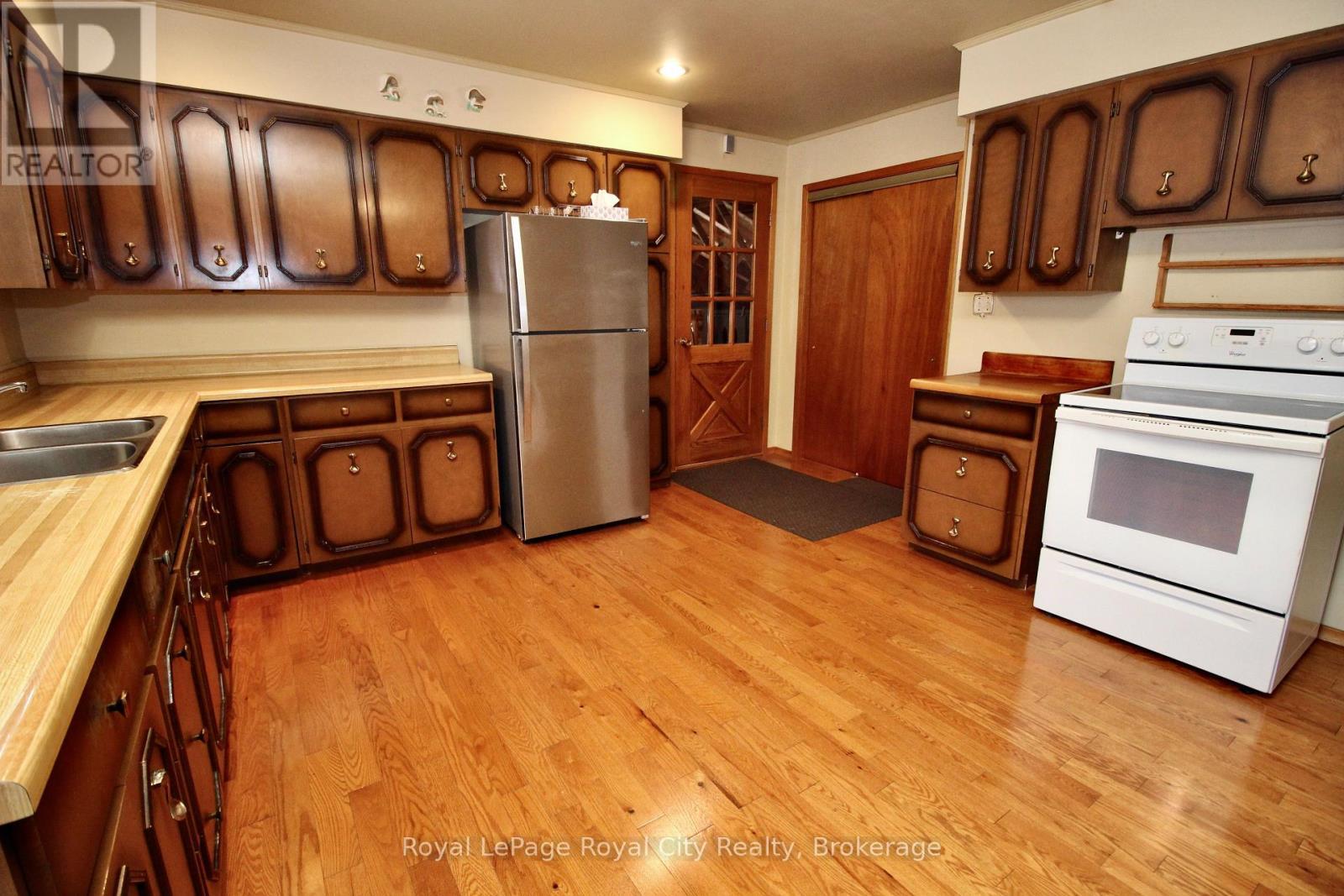 












3527 6 HIGHWAY

,
Northern Bruce Peninsula,




Ontario
N0H1W0

