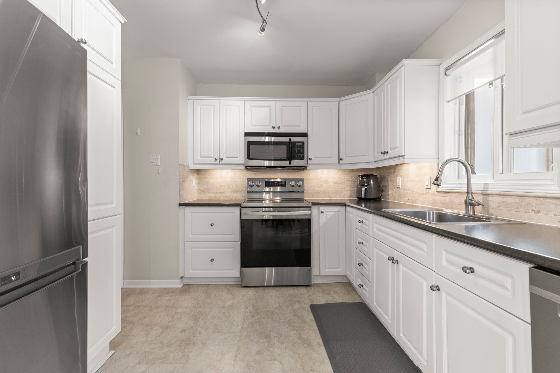 









215


Rue Shamrock

,
Pincourt,




QC
J7V3W3

