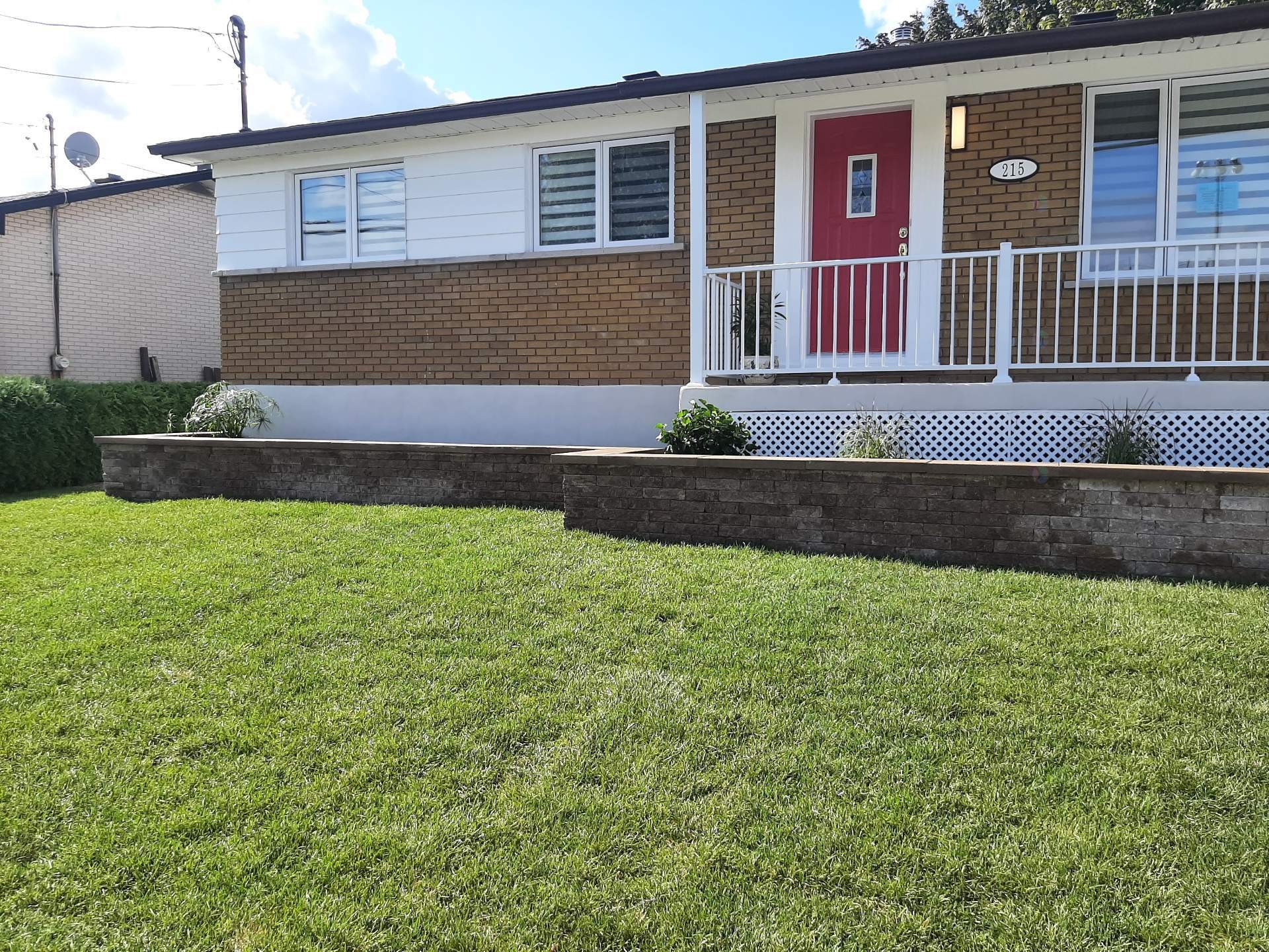 









215


Rue Shamrock

,
Pincourt,




QC
J7V3W3


