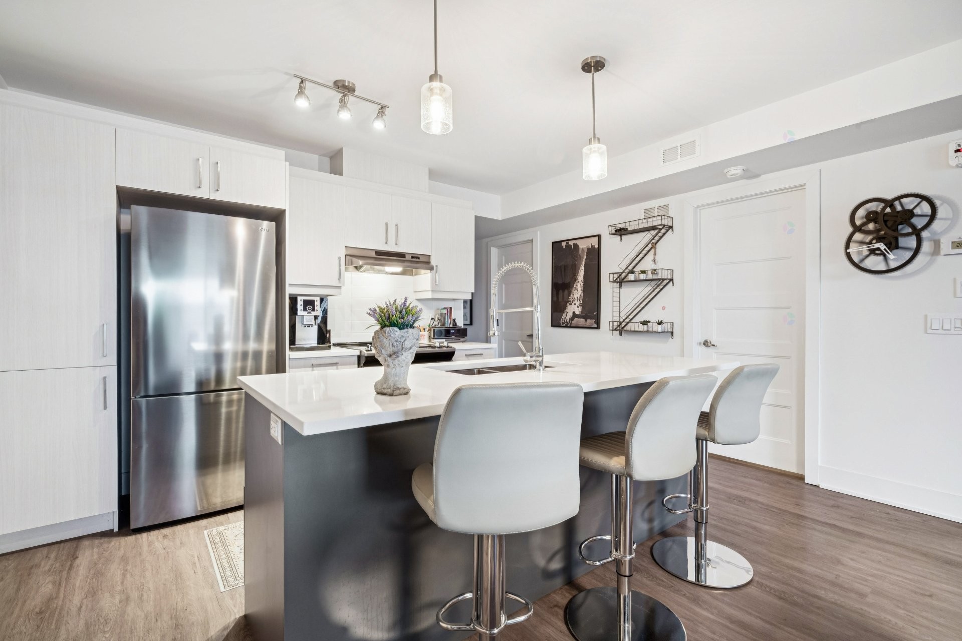 









393


Rue d'Ambre

,
Candiac,




QC
J5R0S5

