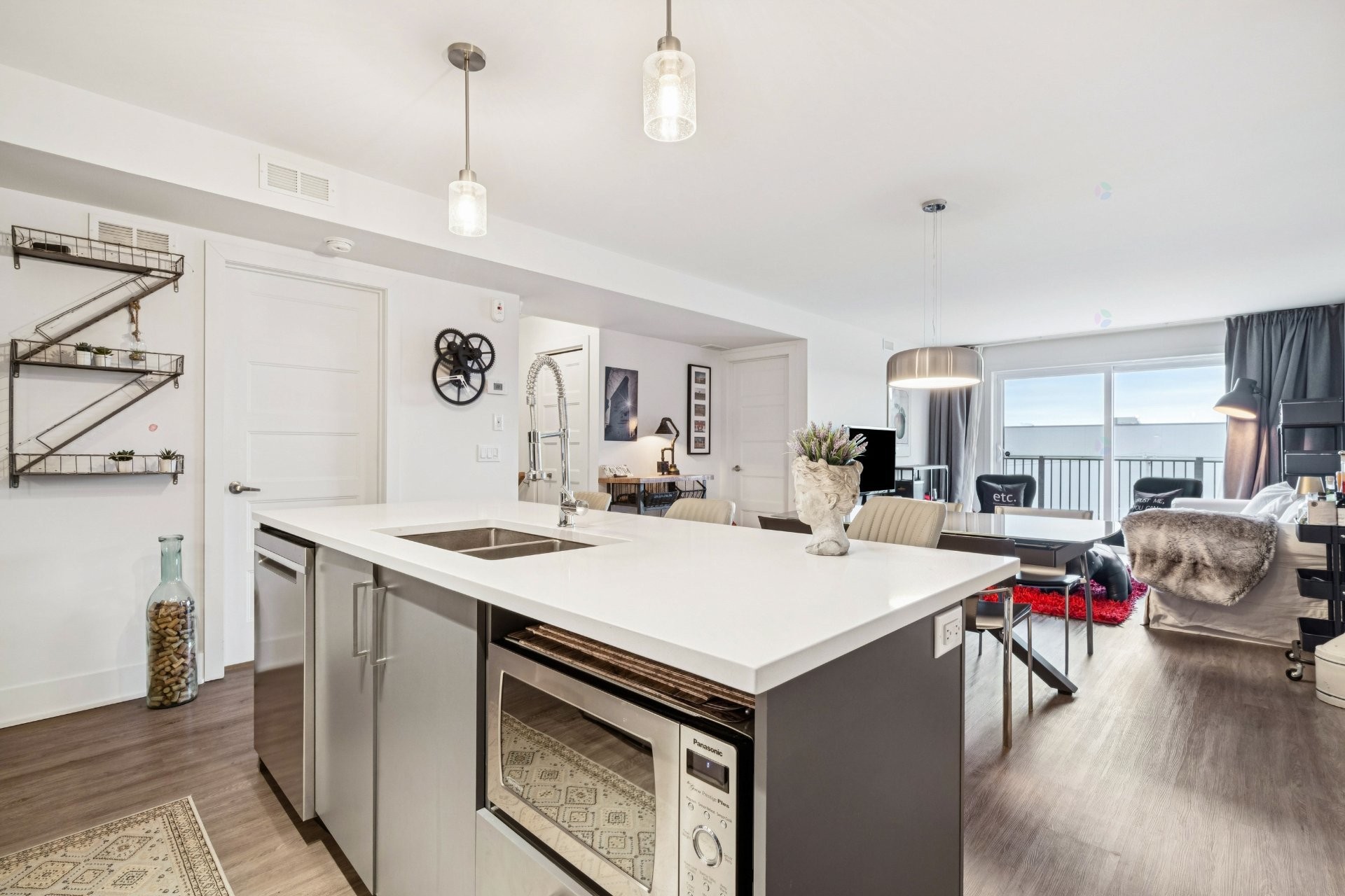 









393


Rue d'Ambre

,
Candiac,




QC
J5R0S5

