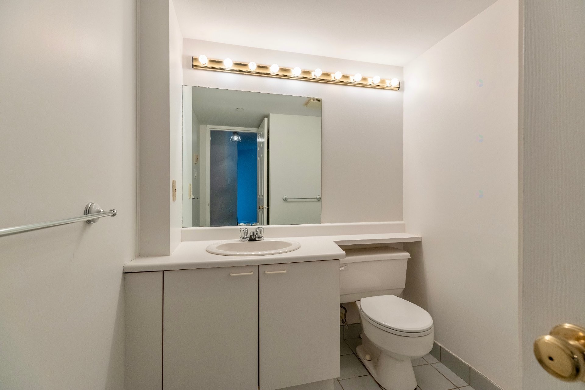 









8255


Boul. St-Laurent

, 204,
Brossard,




QC
J4X2A7

