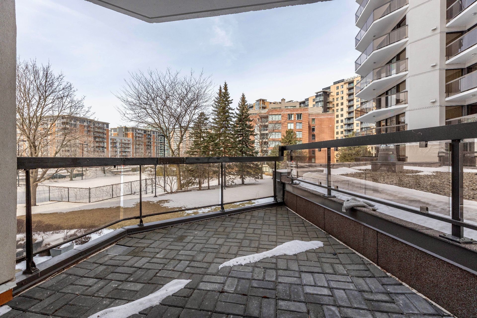 









8255


Boul. St-Laurent

, 204,
Brossard,




QC
J4X2A7

